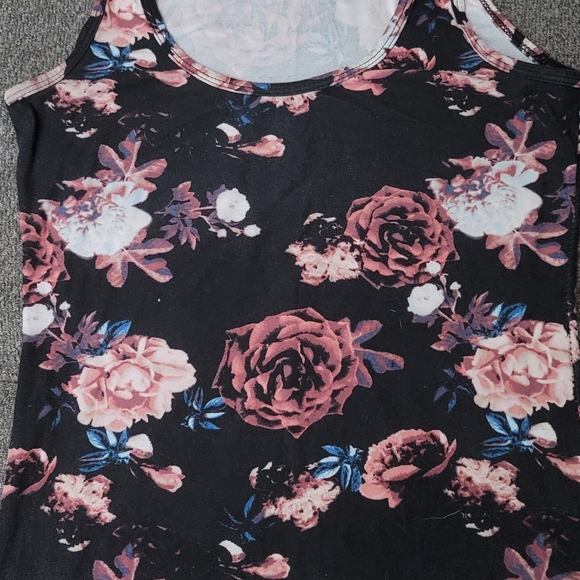 Flower rank tops - Picture 2 of 5